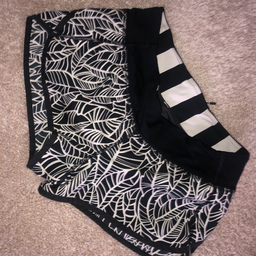Black and white lululemon shorts
